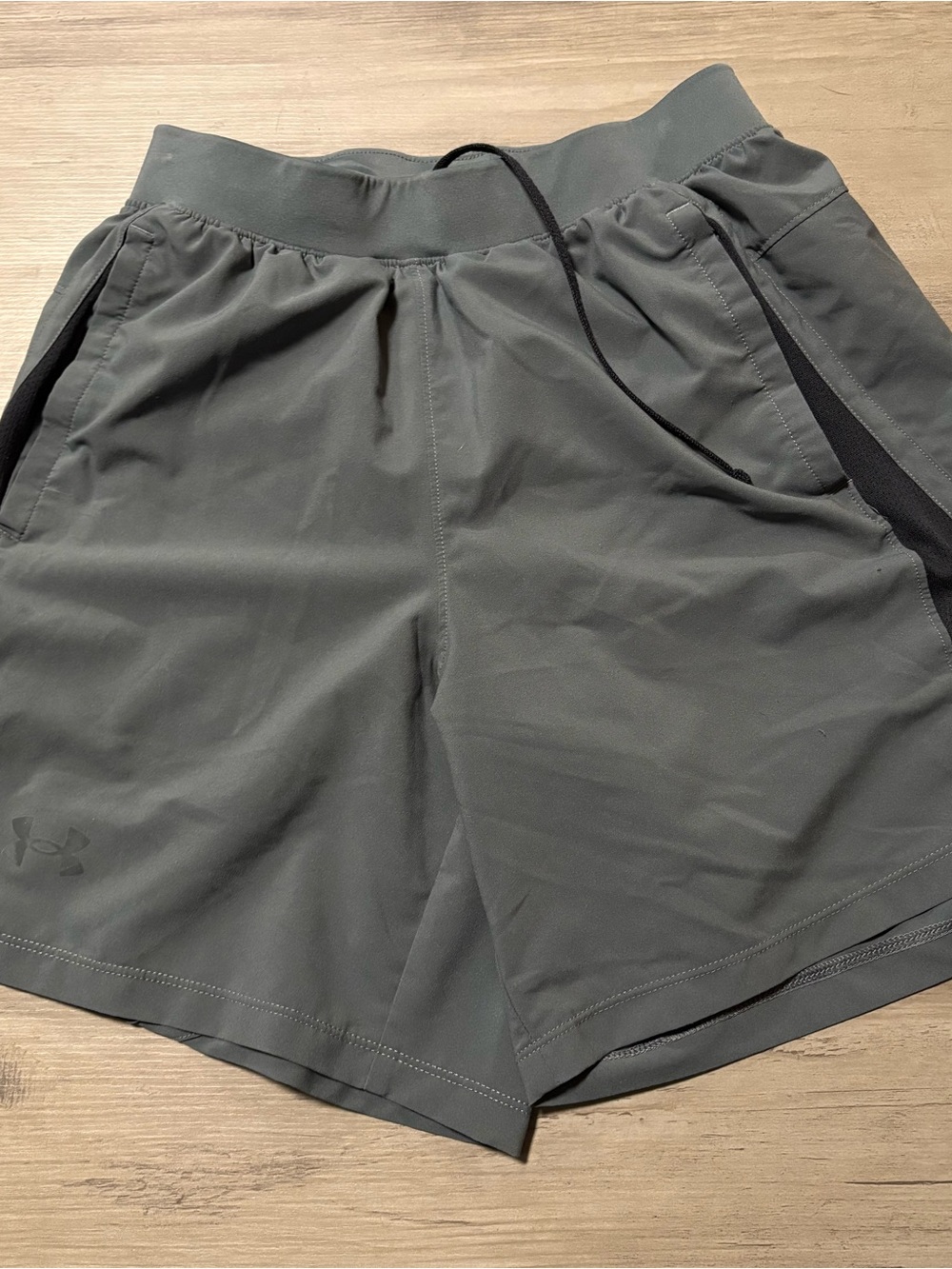 Under Armour Men's Olive Gray Athletic Training Shorts size Small